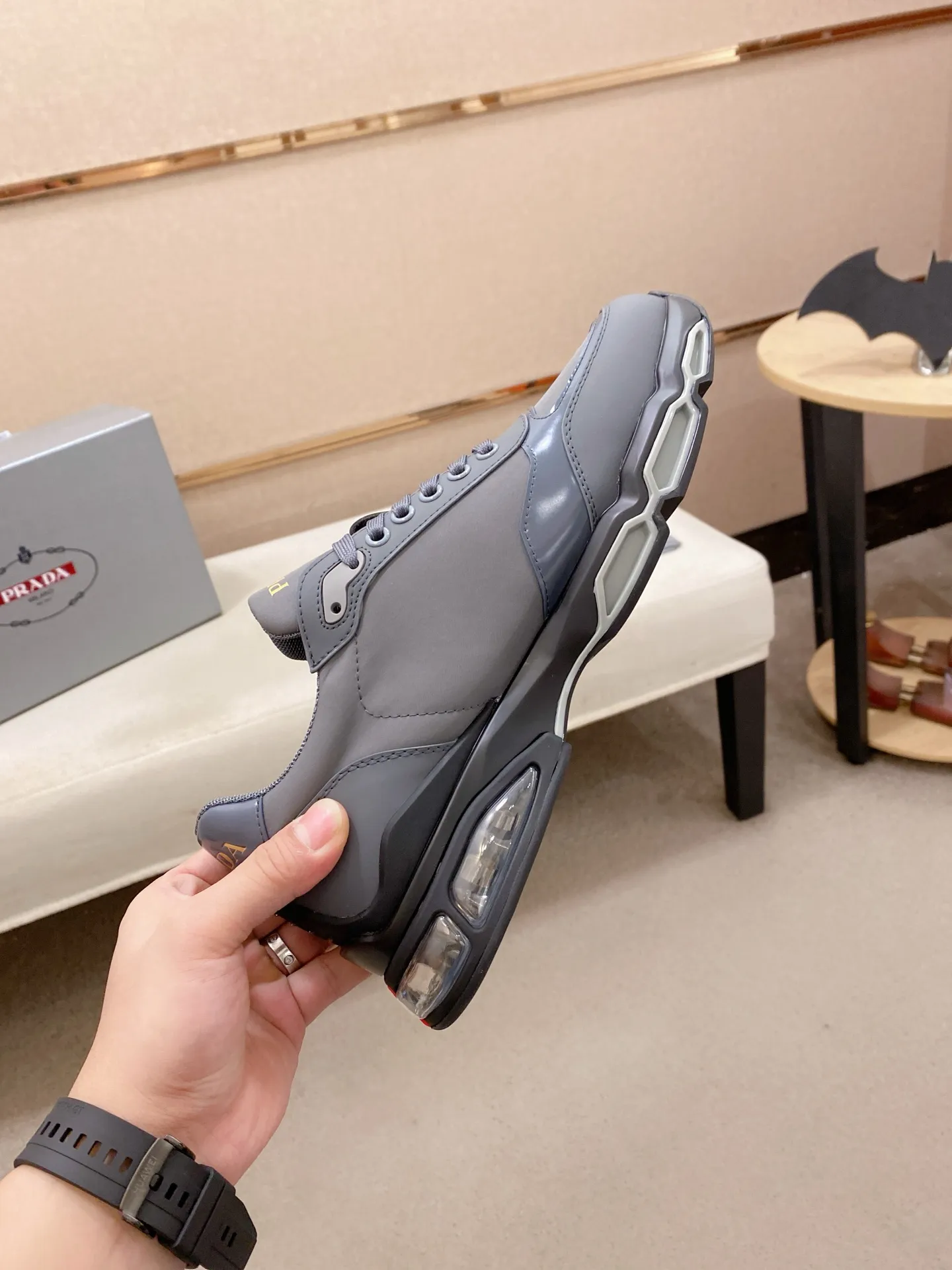 Factory price 640💰 ✔️✔️✔️Higher version High-quality new PRADA (Prada) counters are on the market at the same time. New men's shoes, 😘fabrics imported first-layer cowhide with waterproof materials, purely handmade. Lining: Full cowhide lining. 👍🏿 High-end ☄️ air-cushion molded anti-slip rubber outsole, exquisite lines, simple and elegant, comfortable and high-end for leisure travel. Code number: 38 to 45